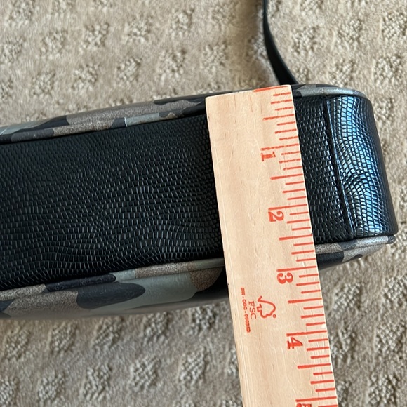 G.I.L.I Leather Camoflauge Crossbody Bag with Wallet - Picture 6 of 16